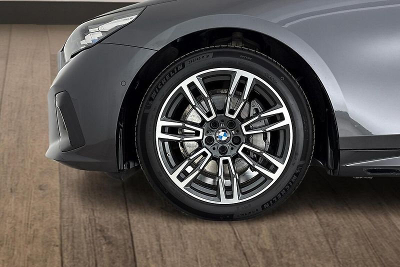 BMW Řada 5 540d xDrive Touring - fotka 24 z 24