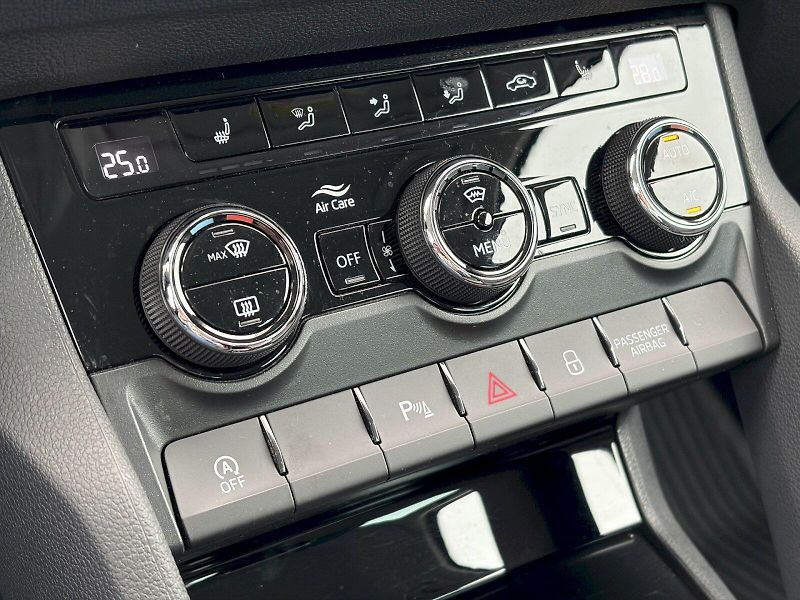 Škoda Karoq (2025) DSG 4x4  2.0 TDI / 110 kW / TO - fotka 21 z 34