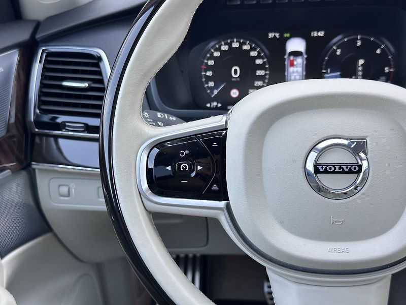 Volvo XC90 D5 AWD Inscription Polestar - fotka 11 z 29