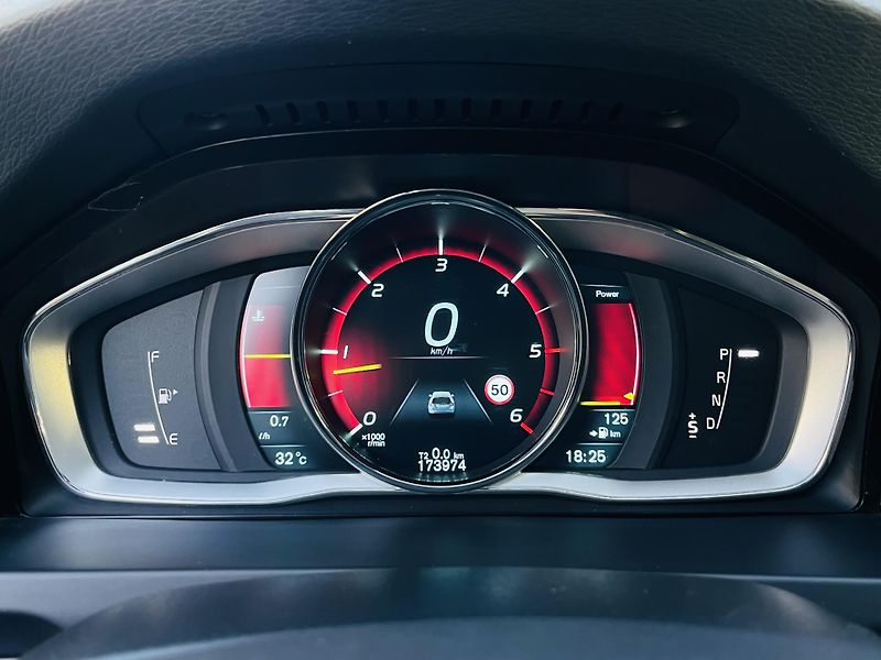 Volvo V60 2.0D4 5V AUTOMAT KAMERA TAŽNÉ - fotka 41 z 43