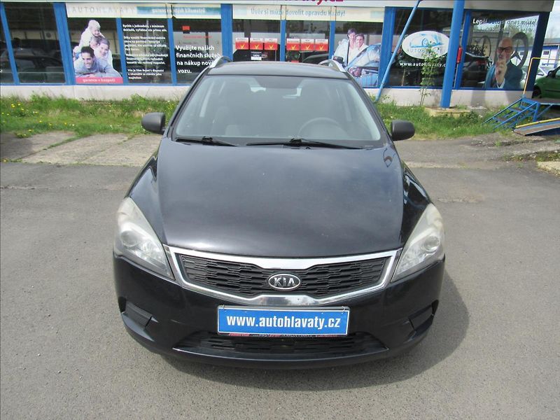 Kia Ceed 1,6 CRDi 66kW Combi - fotka 2 z 25