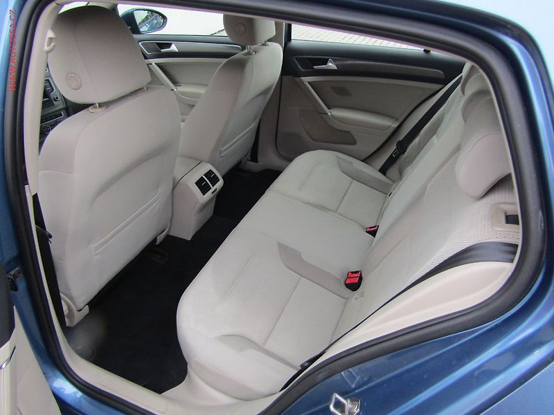 Volkswagen Golf (2013) 1.2 TSi, AC, park.asist - fotka 10 z 16