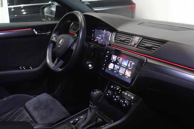 Škoda Superb (2020) 2.0TDI DSG SportLine Display - fotka 23 z 35