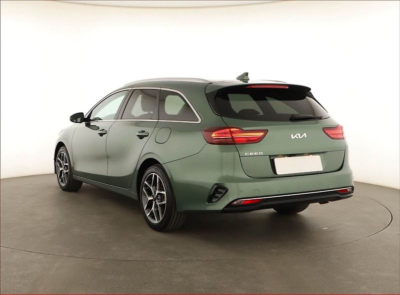 Kia Ceed (2025) 1.5 T-GDI, TOP, DPH, AUTOMAT - fotka 4 z 20