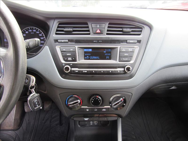 Hyundai i20 1,3 i 55kW Family+ - fotka 15 z 29