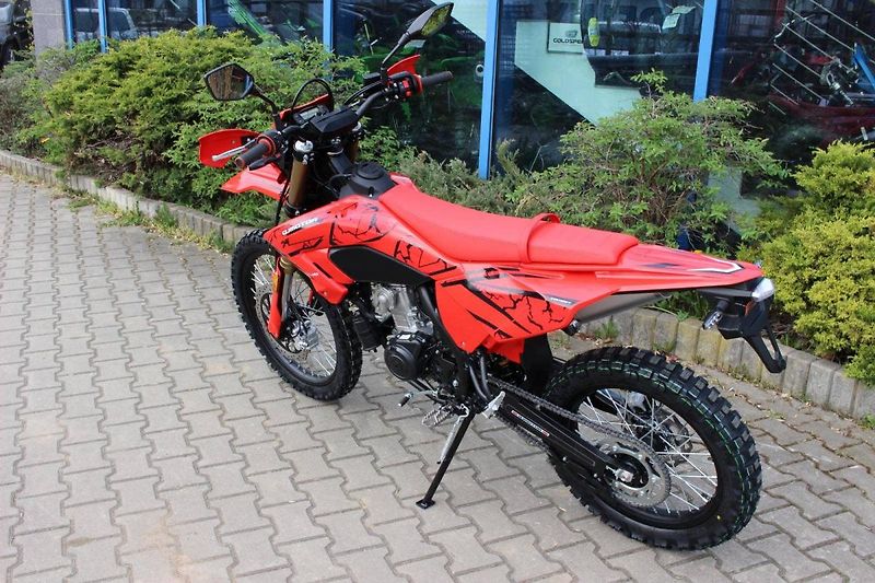 QJ Motor (2026) COV 125 X ENDURO 2026 SKLADEM - fotka 7 z 9