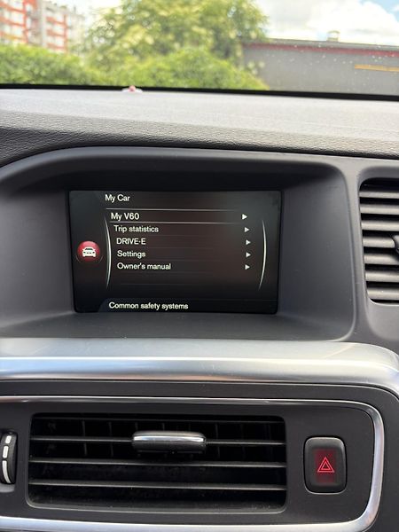 Volvo V60 (2014) - fotka 33 z 34