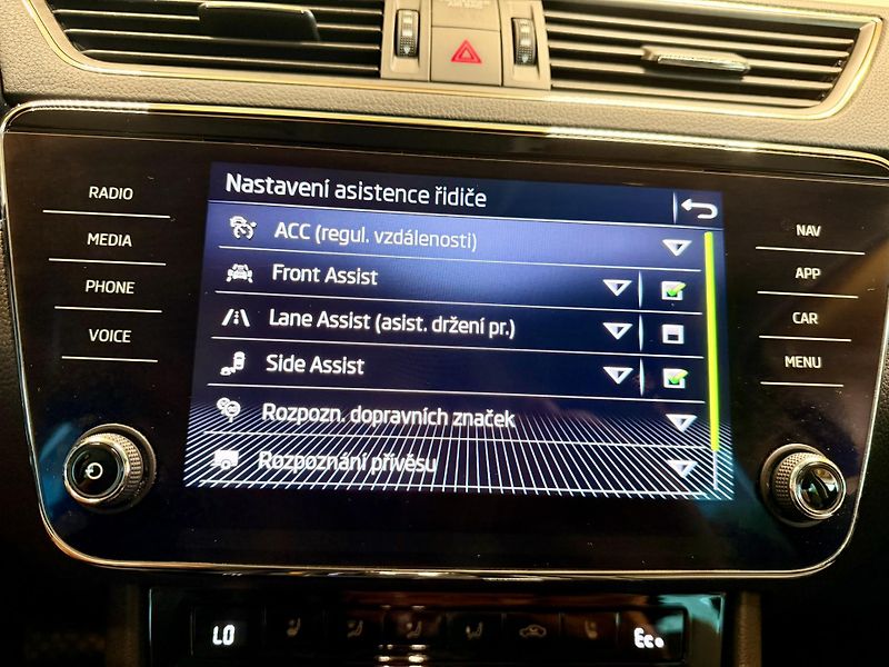 Škoda Superb iV 1.4 TSi 160 Kw PHEV L&K - fotka 13 z 33