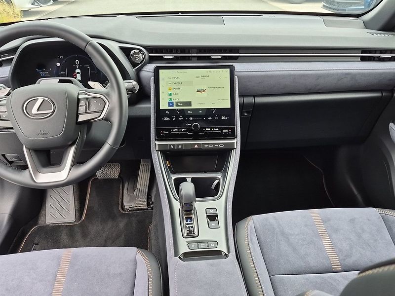Lexus LBX 1.5HEV 4X4 COOL Advanced Premi - fotka 12 z 26