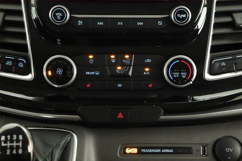 Ford Tourneo Custom (2022) Titanium 2.0 EcoBlue, ČR, DPH - fotka 13 z 20