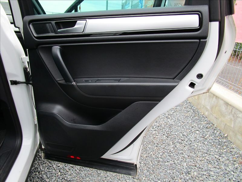 Volkswagen Touareg 3.0TDi V6  R-Line, 4x4, Bi-Xen - fotka 30 z 48