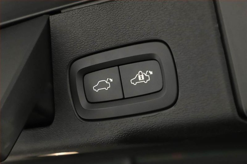 Volvo XC60 (2018) T5 AWD - fotka 12 z 19