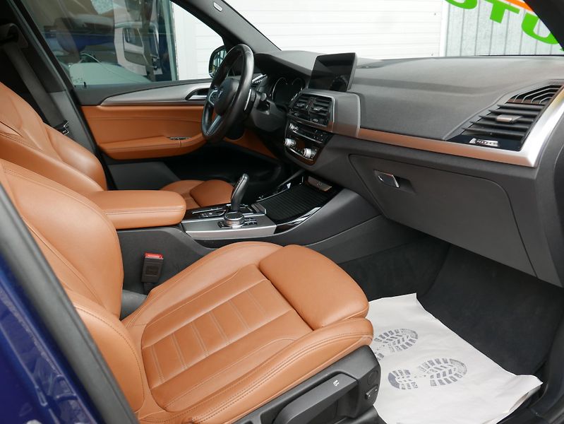BMW X3 xDrive 20d REZERVACE - fotka 28 z 43