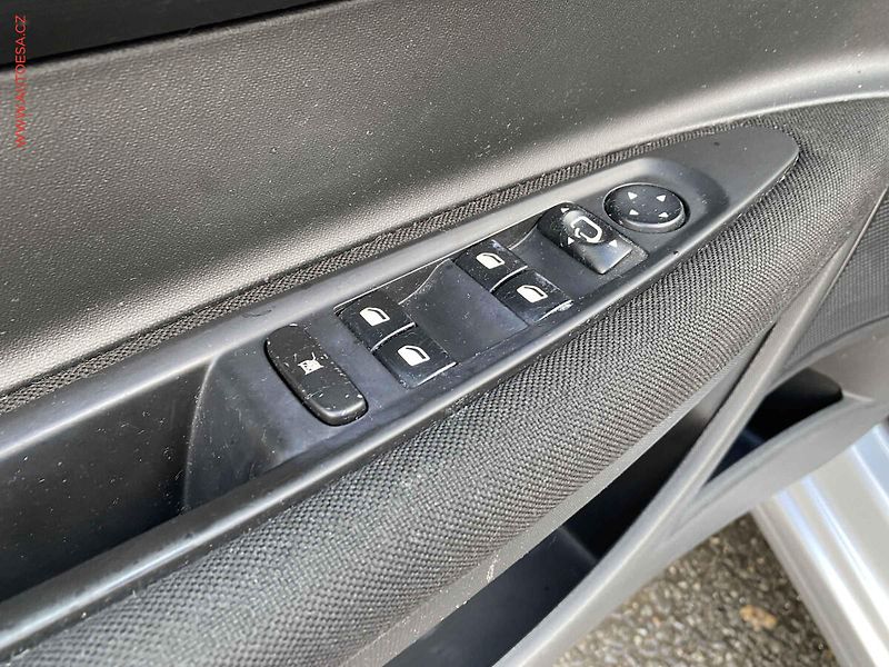 Citroën C4 (2008) 1.6i 16V, AT, autoAC, temp - fotka 13 z 15