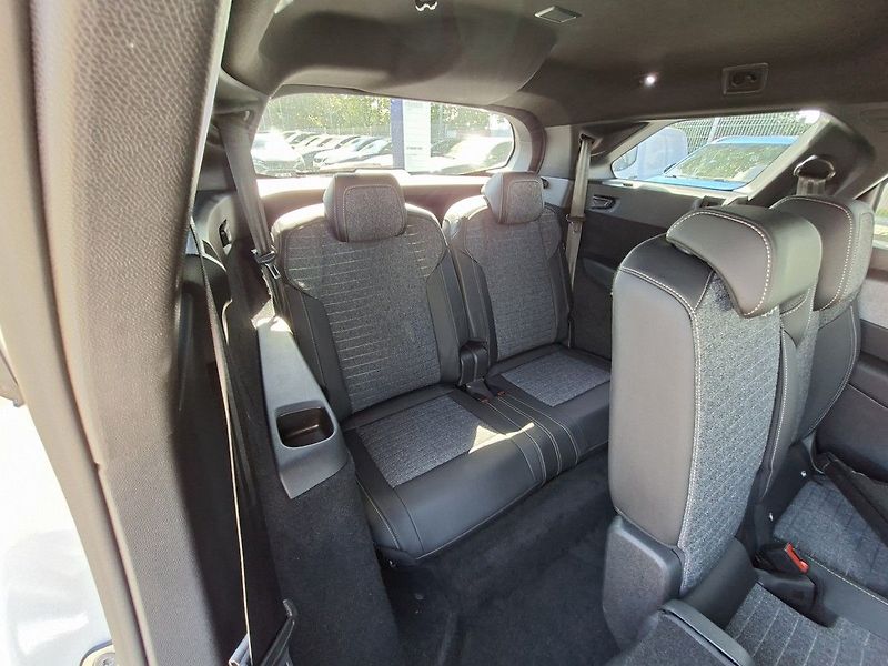 Peugeot 5008 ALLURE HYBRID 145k e-DCS6 - fotka 5 z 28