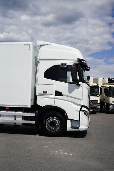Iveco S-WAY (2021) 420 / E 6 / KONTENER + WINDA / - fotka 33 z 47