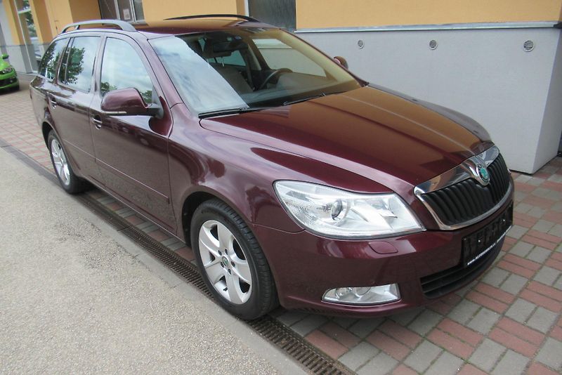 Škoda Octavia 1.6 TDi ELEGANCE WEBASTO TAŽNÉ - fotka 1 z 20