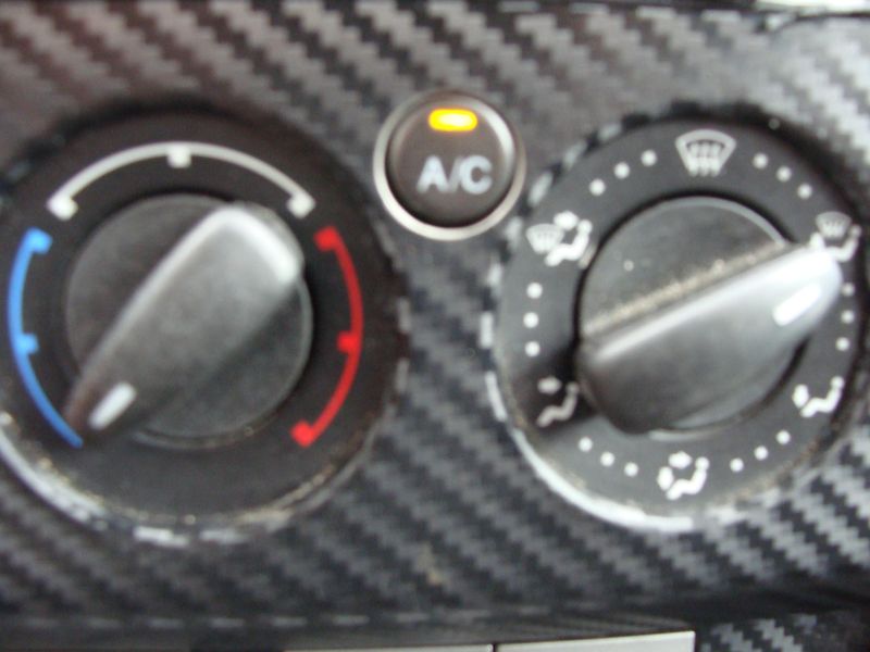 Ford Focus 1.6i, 74 kW, klimatizace - fotka 18 z 24