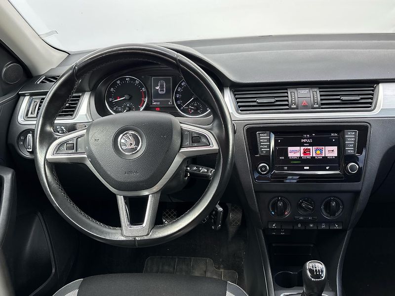 Škoda Rapid AMBITION - fotka 18 z 25