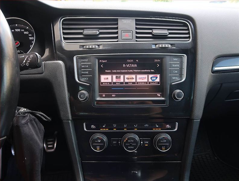 Volkswagen Golf (2016) 2.0 TDI GTD, Serv.kniha, Navi - fotka 12 z 20