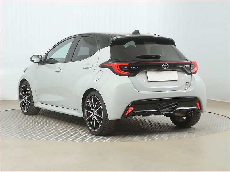 Toyota Yaris (2023) 1.5 VVT-i Hybrid - fotka 4 z 16