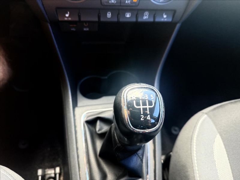 Škoda Rapid 1,0 TSi 1.Majitel ČR - fotka 16 z 26