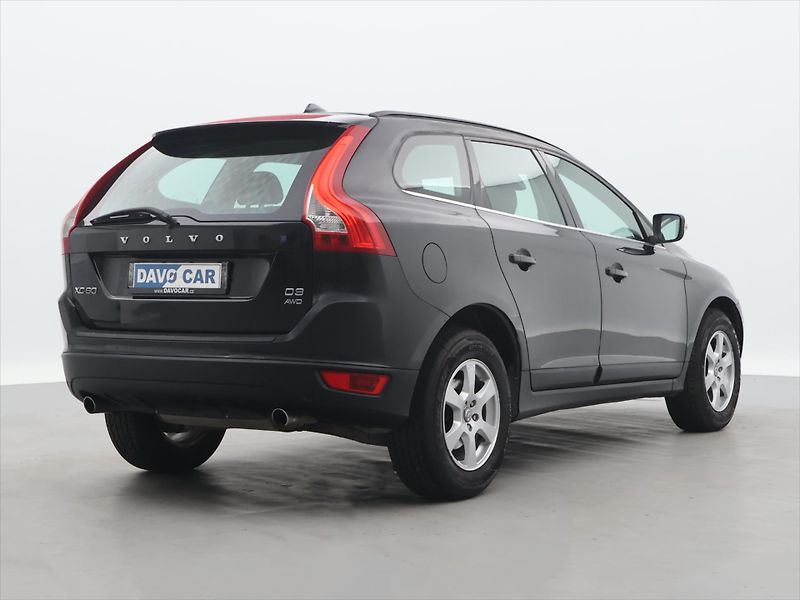 Volvo XC60 2,4 D3 120kW Momentum AWD AUT - fotka 7 z 33
