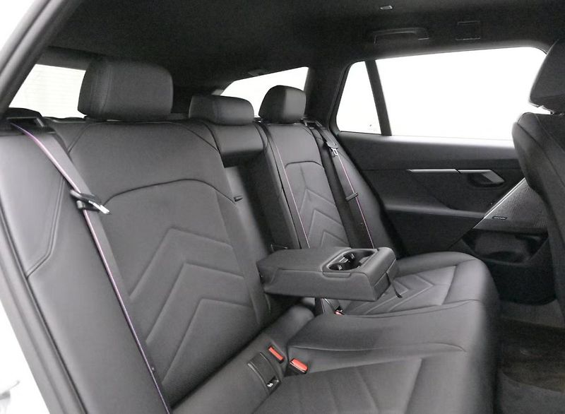 BMW i5 xDrive40 Touring M SoH 98% Kam - fotka 18 z 26