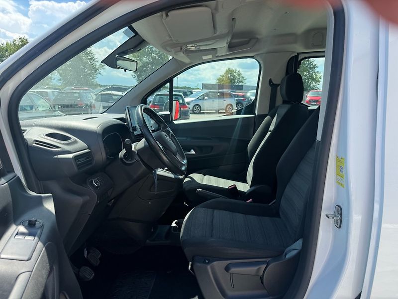 Opel Combo (2021) 1,2i 81 KW 7Míst L2 - fotka 10 z 30