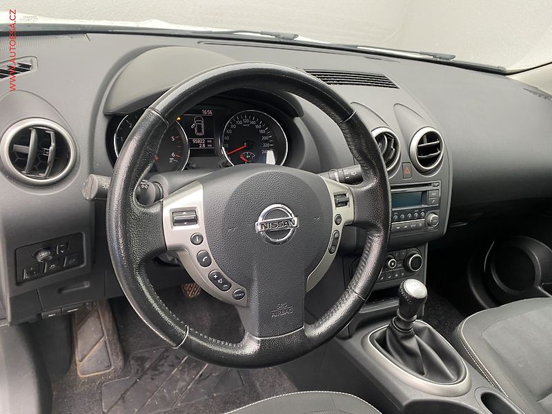 Nissan Qashqai (2012) 1.6dCi, Acenta, panor - fotka 12 z 16
