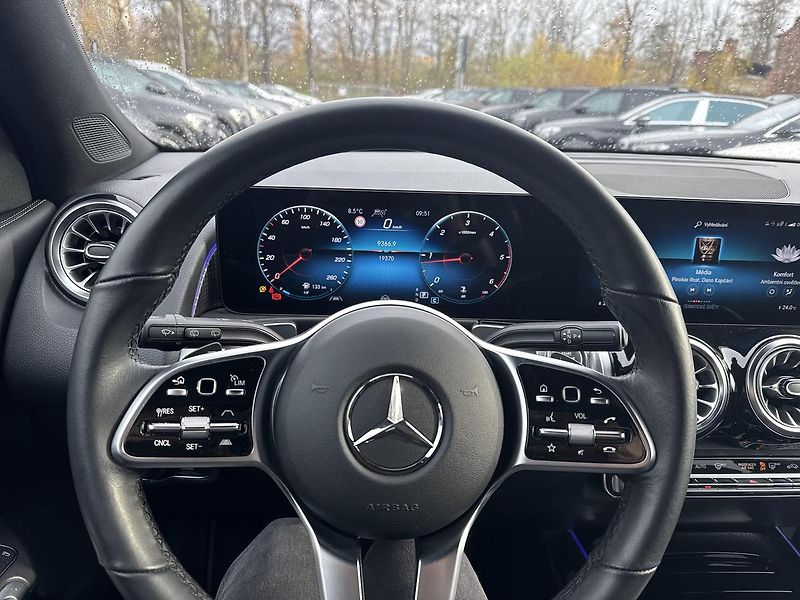 Mercedes-Benz GLB 200d 4MATIC - fotka 11 z 16
