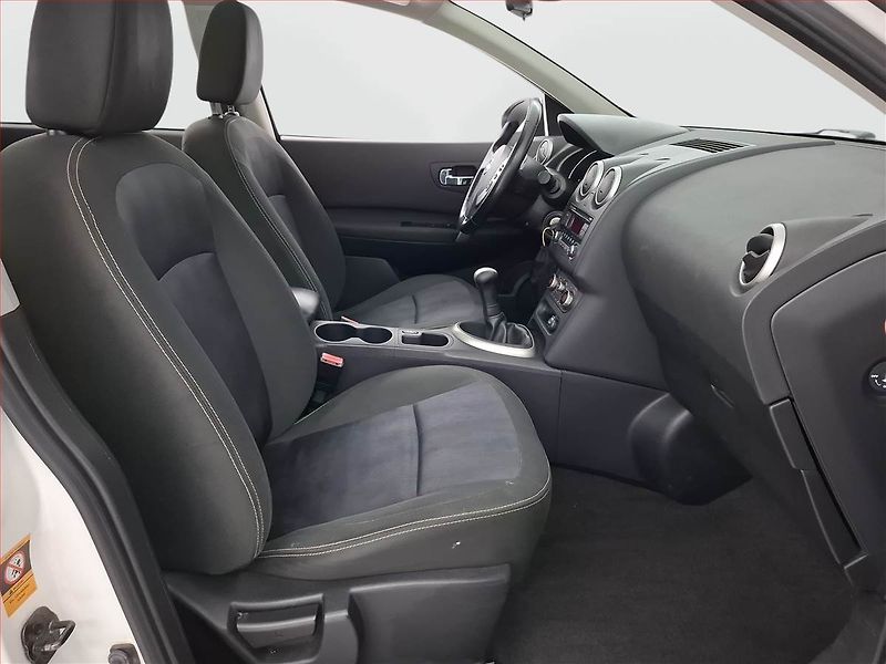 Nissan Qashqai (2012) 1.6 i, 7 míst, Tempomat - fotka 9 z 18