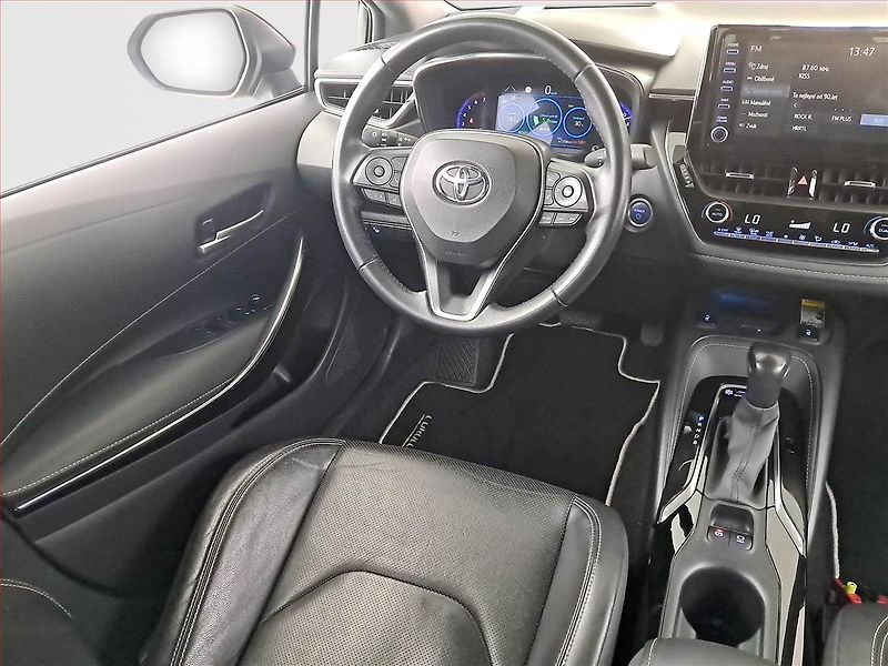 Toyota Corolla (2021) 1.8 Hybrid - fotka 7 z 17