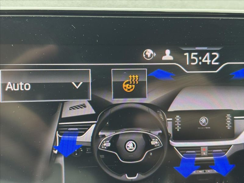 Škoda Scala 1,0 TSi Style ELkufr MRTVÝúhel - fotka 25 z 43