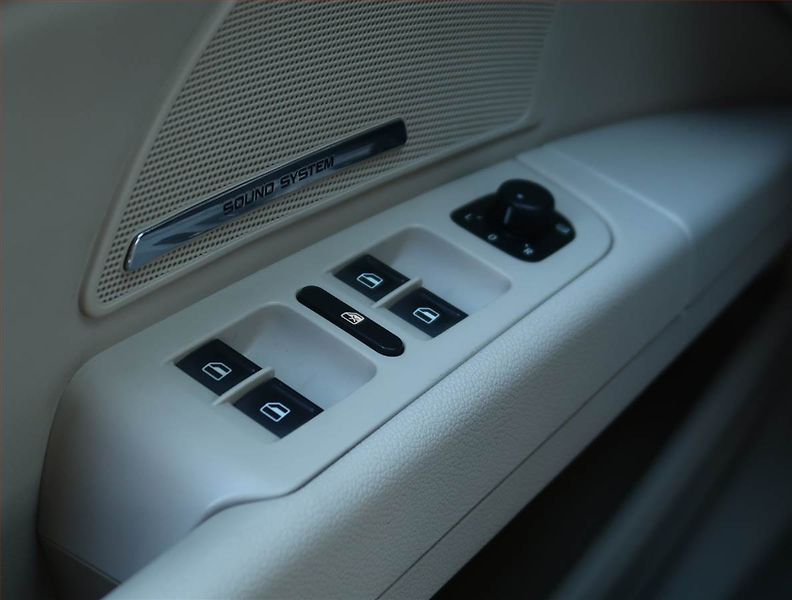 Škoda Superb (2009) Elegance 2.0 TDI, 4X4 - fotka 18 z 20