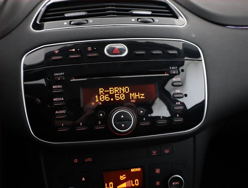 Fiat Punto (2015) 1.4 - fotka 11 z 15
