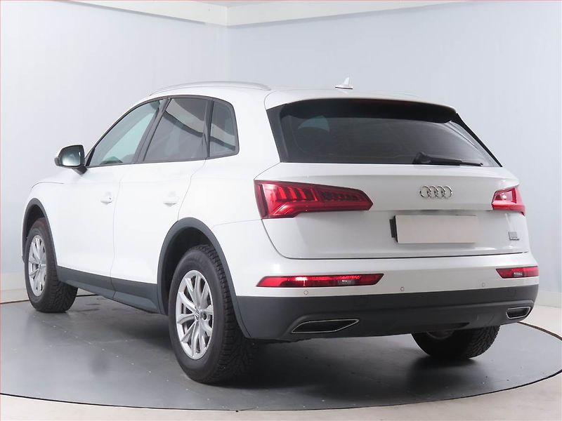 Audi Q5 (2019) Exclusive 2.0 TDI, 4X4 - fotka 4 z 16