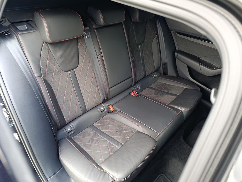 Škoda Octavia RS 2.0TSI 180kW ČR DPH - fotka 17 z 36