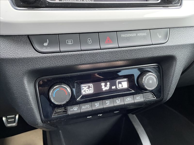 Škoda Fabia 1,2 TSI 66KW STYLE,KESSY,ČR. - fotka 12 z 23