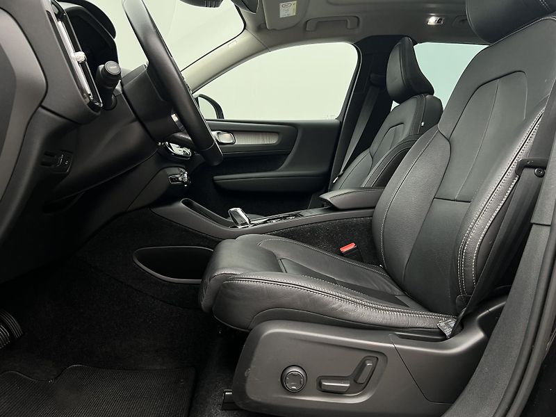 Volvo XC40 T4 INSCRIPTION AUT - fotka 3 z 44