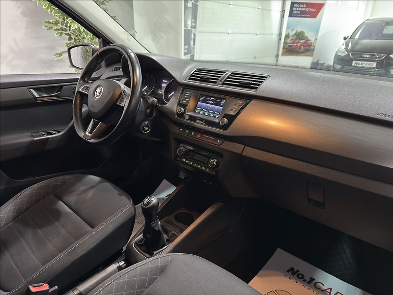 Škoda Fabia 1,2   TSI VÝHŘEV TEMPOMAT - fotka 15 z 26