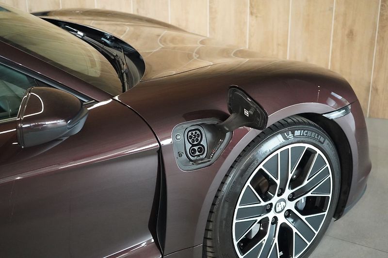 Porsche Taycan Sport Turismo, Pano, Matrix - fotka 10 z 50