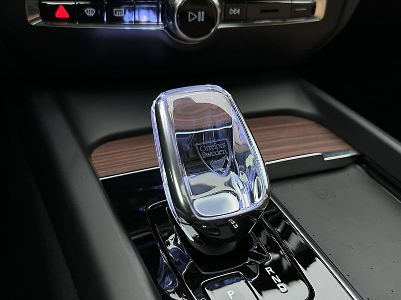Volvo V60 (2026) B4 PLUS DARK AUT - fotka 31 z 47