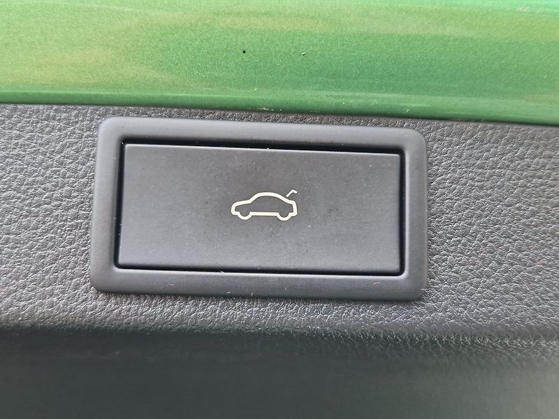 Škoda Octavia Combi 2,0 TSI DSG RS 180 kW - fotka 24 z 28