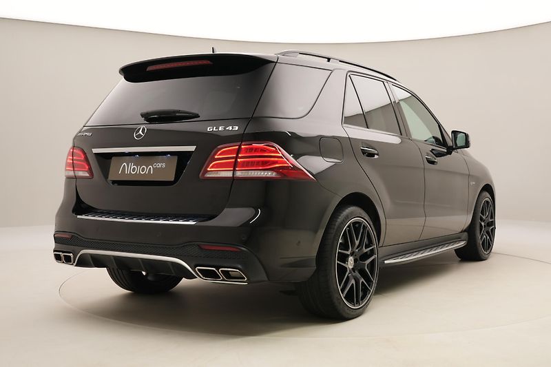 Mercedes-Benz GLE 43 AMG 4MATIC AUT  - fotka 12 z 67