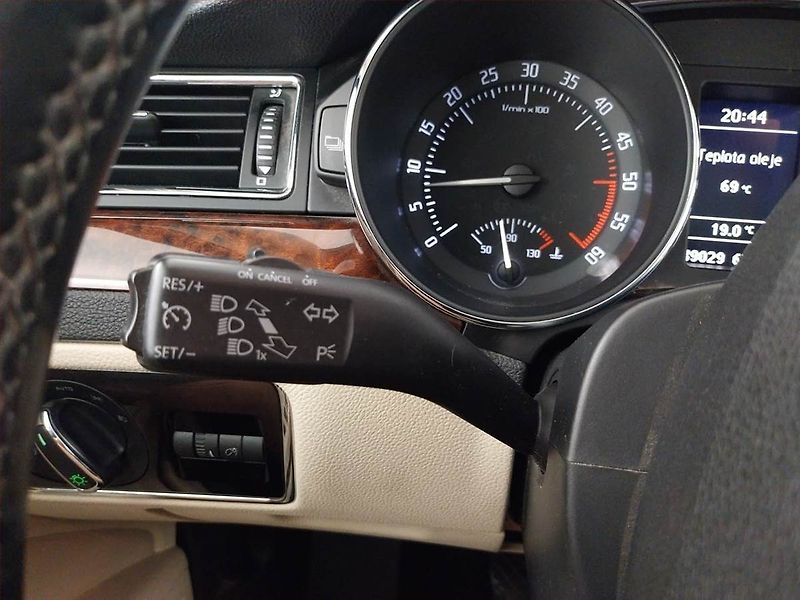 Škoda Superb (2011) Elegance 2.0 TDI, 4X4 - fotka 19 z 21