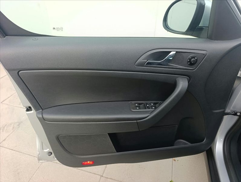 Škoda Yeti 1,6 TDi Aut.klima,Navi.Kůže - fotka 12 z 35