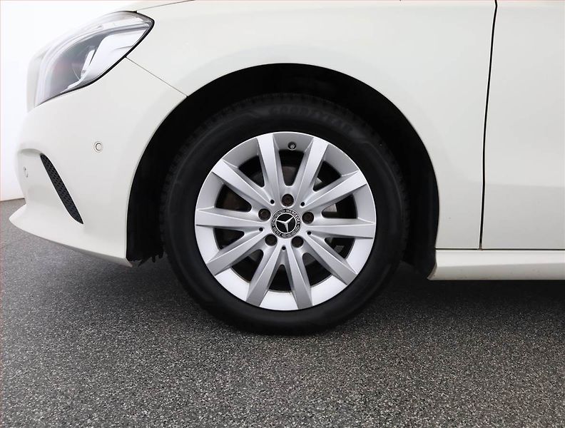 Mercedes-Benz Třídy A (2017) Style A 180 d, Kůže, Navi - fotka 20 z 20