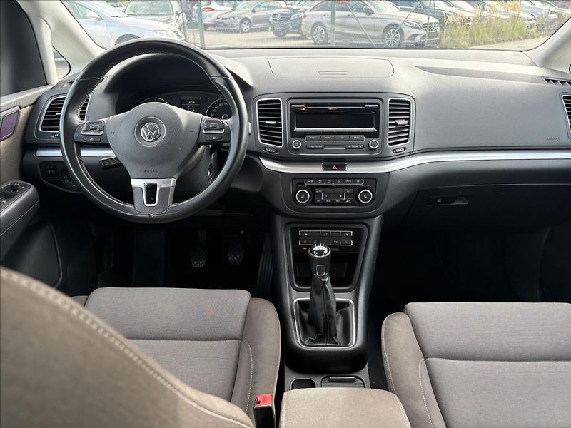 Volkswagen Sharan 2,0 TDi 103kW 7sed,Servis,2Maj - fotka 8 z 34