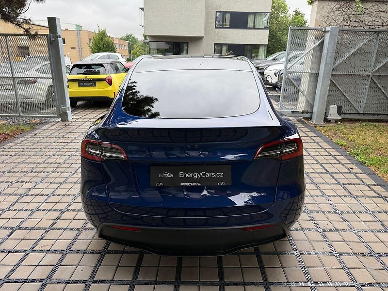 Tesla Model Y Long Range AWD - fotka 38 z 41